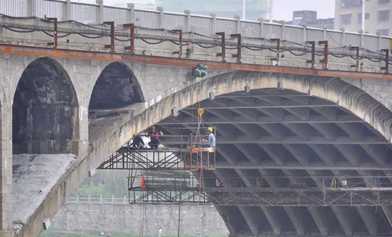有哪些常用的桥梁加固材料和施工工艺呢